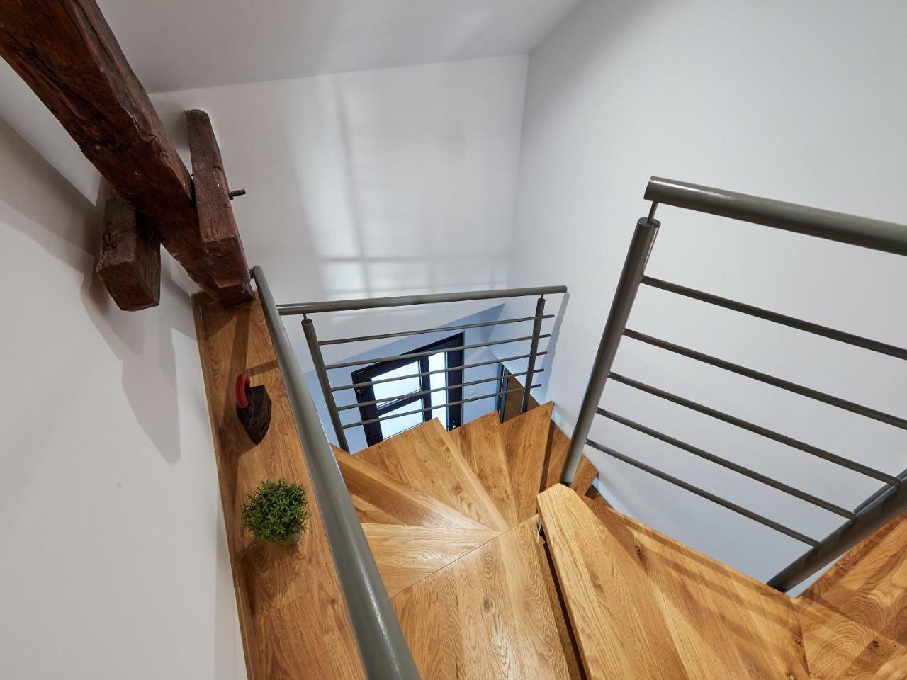 Eva Rooms & Studio Apartment Karlovac Exterior photo